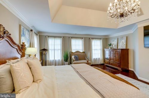 10108 Nedra Dr, Great Falls VA  22066-2835 exterior