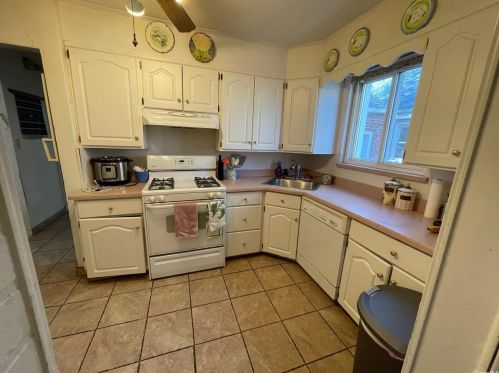 616 Adams Ave, Hempstead, NY 11552-2933