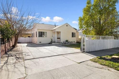 11452 Saticoy St, North Hollywood, CA 91605-2930