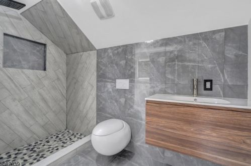 16 Dayton Cres, Bernardsville NJ  07924-2704 exterior