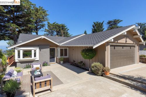 6361 Ascot Dr, Oakland CA 94611-1710 exterior