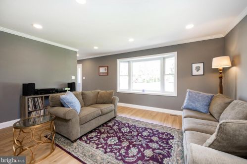 608 5th Ave, Parkesburg, PA 19365-1414