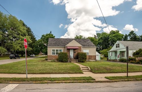 815 Indiana Ave, Hermitage, PA 16121-1216