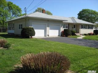 225 Oak St, Canaan Lake, NY 11772-2928