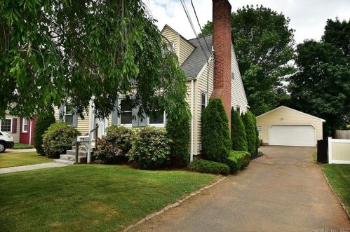 57 Mckinley St, Manchester, CT 06040-4846