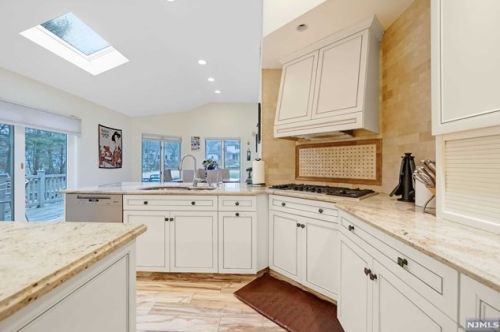 31 Sherman Ave, Closter NJ  07624-2805 exterior