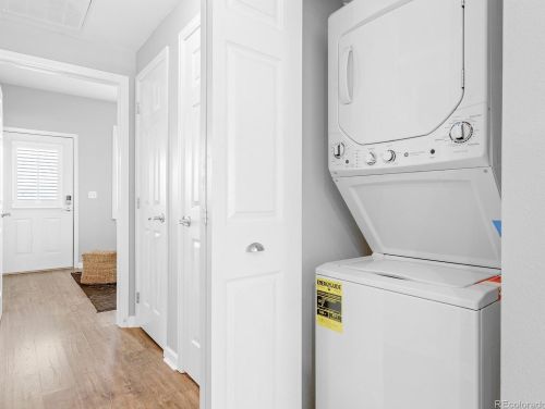 2703 Roslyn St, Denver CO 80237-2112 exterior