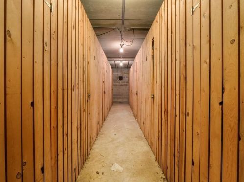 9034 Lisbon Ave, Milwaukee WI 53222-2734 exterior