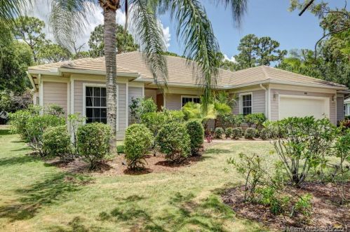 690 Long Lake Ct, Palm City, FL 34990-2052