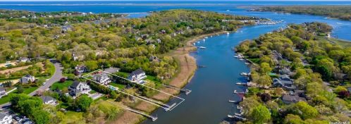 2 Marion Ct, Center Moriches, NY 11934-2710