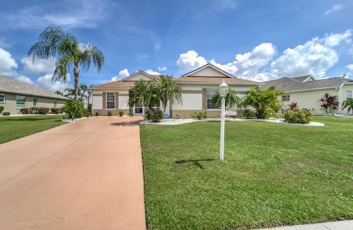 2217 Preservation Green Ct, Ruskin FL  33573-4418 exterior