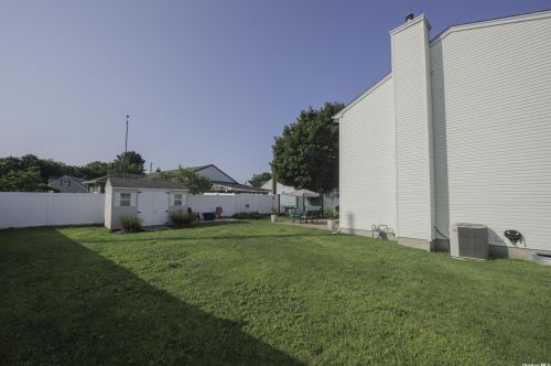 1571 13th St, Babylon NY  11704-3225 exterior