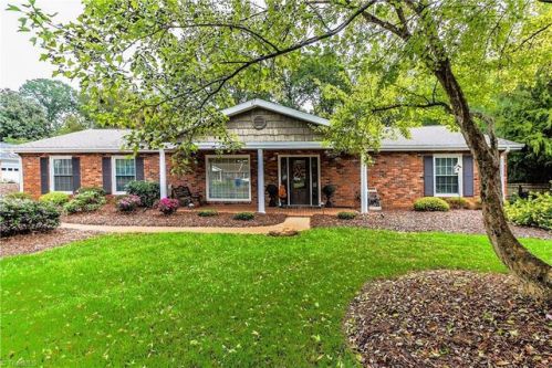 335 Fielding Dr, Kernersville, NC 27284-9368
