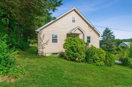 3 Joseph St, Norwich, CT 06360-6815
