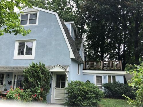 47 Iroquois Rd, Stamford CT  06902-7403 exterior