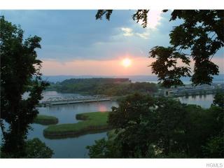 93 Mystic Dr, Crotonville, NY 10562-1965
