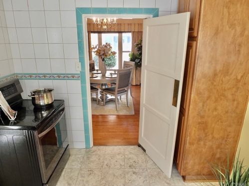 2610 Kansas Ave, South Gate CA 90280-4021 exterior