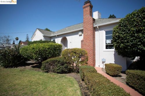 2553 Carmel St, Oakland, CA 94602-3049
