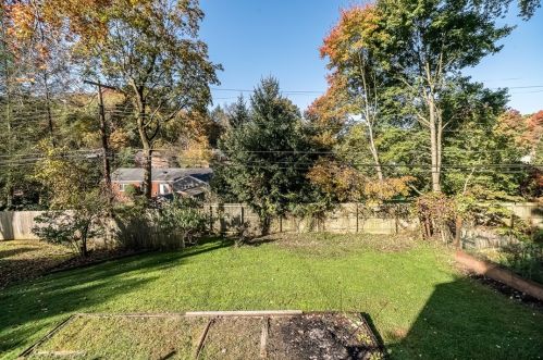 1711 Vollmer Dr, Glenshaw, PA 15116-2144