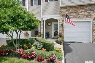 43 Torrey Pine Ln, Bayshore, NY 11706-5866