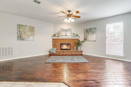 1005 Tanglewood Ln, Lewisville TX  75028-8234 exterior