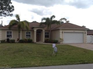 226 Mentor Dr, Naples, FL 34110-1330