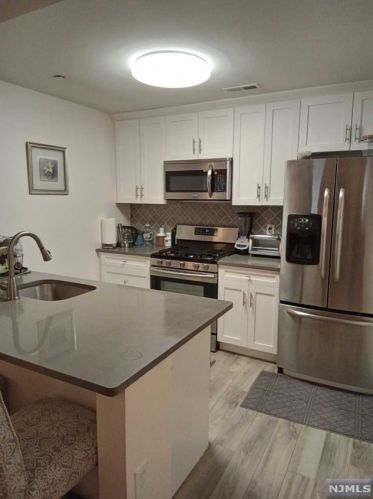 28 Cliff Dr, Englewood NJ  07631-5058 exterior