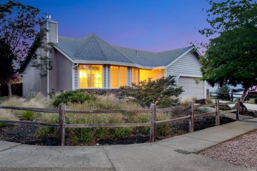 1099 Lombardi Ct, Santa Rosa, CA 95407-5450