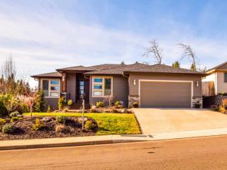 5703 Cinnamon Teal St, Salem, OR 97306-3300