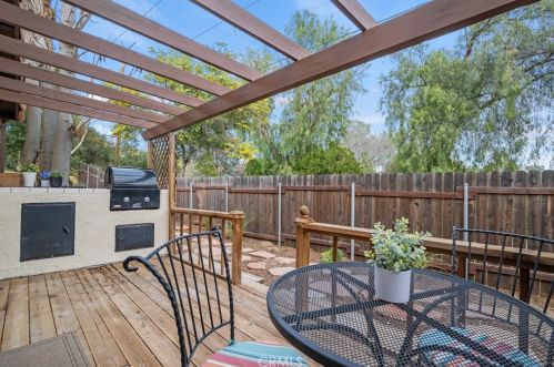 30807 Arlington St, Santa Clarita CA  91384-2453 exterior