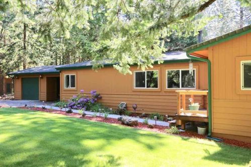 826 Hazelnut Ln, Weed, CA 96094-9760
