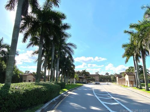 505 147th Ave, Hollywood, FL 33027-6104