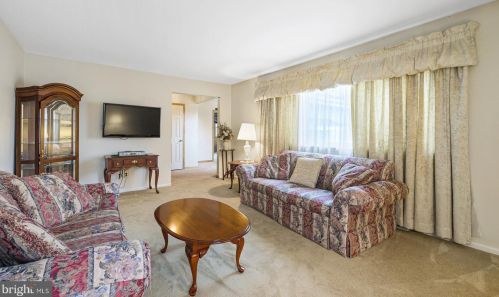 5 Pinyon Pine Cir, Wilmington DE  19808-1008 exterior