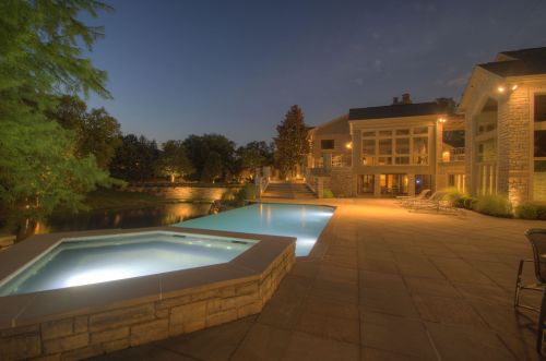 875 Squire Oaks Dr, Covington KY  41017-1342 exterior