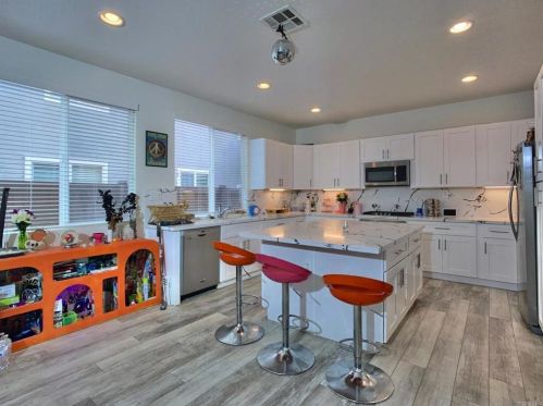 33358 Embassy Ave, Temecula CA  92592-1320 exterior