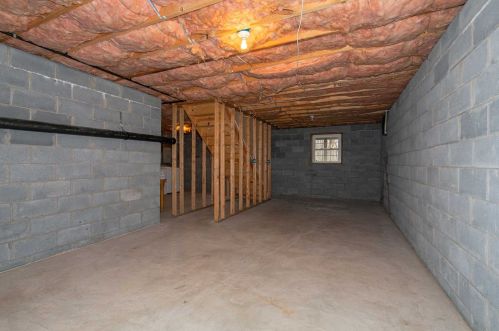 17 Windsor Ct, Poughkeepsie NY  12601-1116 exterior