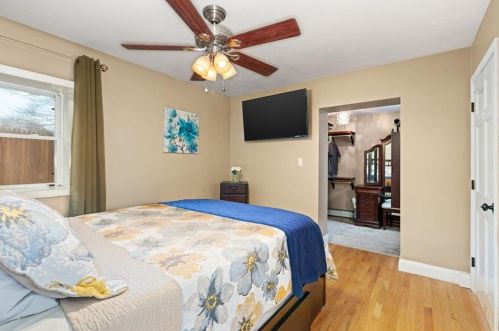 4 Rhode Island Ave, Cumberland RI  02864-5720 exterior