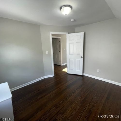 124 8th Ave, Roselle NJ  07203-2032 exterior