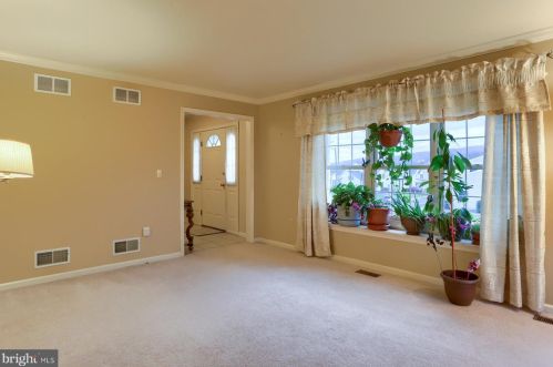 922 Magnolia Dr, West Enola, PA 17025-2092