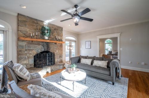 281 Golden Woods Ct, Great Falls VA  22066-4152 exterior