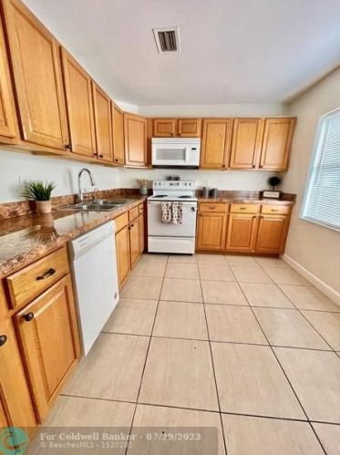 5278 Tennis Ln, Delray Beach, FL 33484-6647