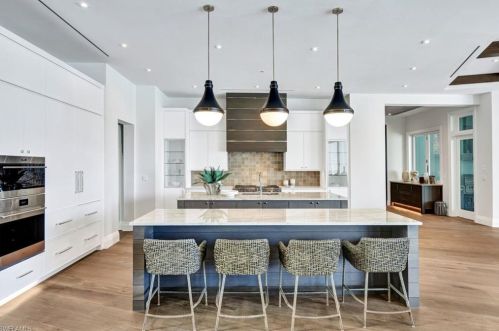 3401 Crayton Rd, Naples FL 34103-3515 exterior