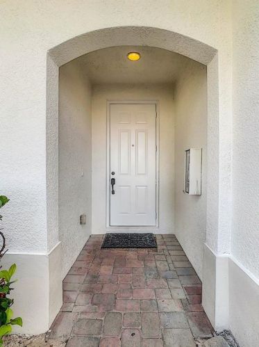 7013 Romana Way, Naples, FL 34119-9638