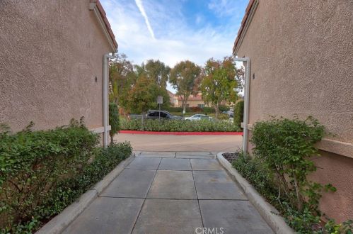 27803 Crown Court Cir, Santa Clarita CA  91354-1412 exterior