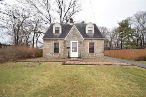 39 Vermont Ave, Youngstown, OH 44512-1122