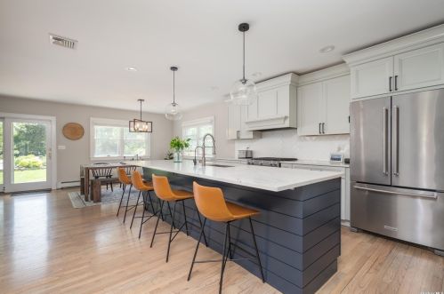 20 Cedar Rd, Elwood NY  11731-4636 exterior