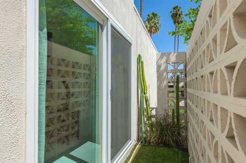 1848 Sandcliff Rd, Palm Springs CA  92264-4844 exterior