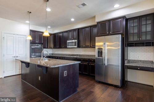 7584 Brunson Cir, Gainesville VA  20155 exterior