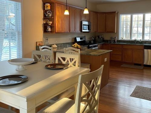 32 Summer St, Topsfield, MA 01983-1830