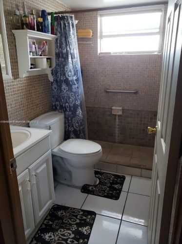 66 13th St, Hialeah FL  33010-3534 exterior